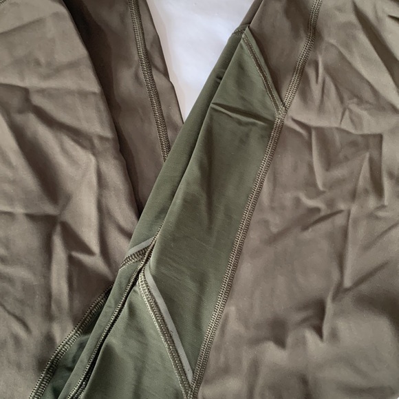 EUC Lululemon leggings - Picture 4 of 4